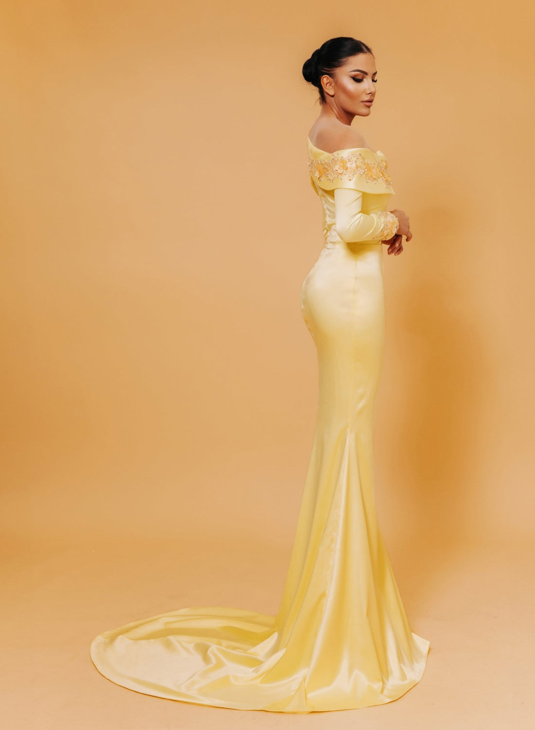 GOLDEN SATIN EVENING DRESSES KOSOVO KUJTA & MERI GOLDEN SATIN EVENING DRESSES KOSOVO KUJTA & MERI