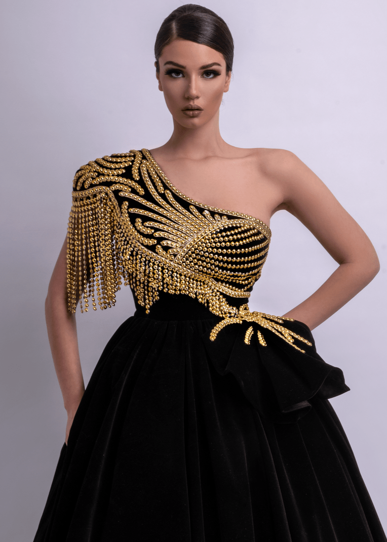 Majestic Black and Gold One-Shoulder Ball Gown XL Majestic Black and Gold One-Shoulder Ball Gown XL